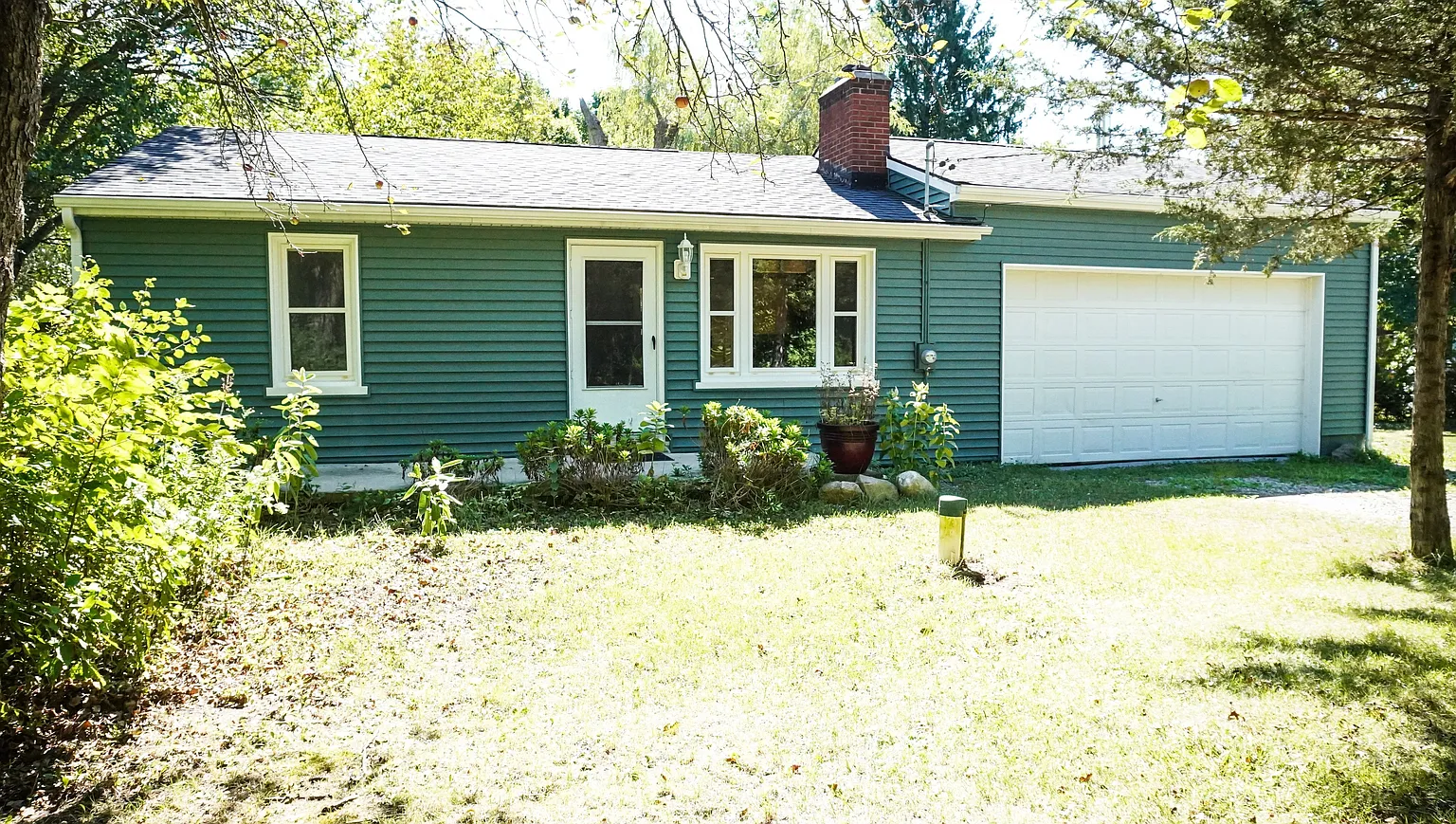 15001 Great Lakes Blvd E photo 1