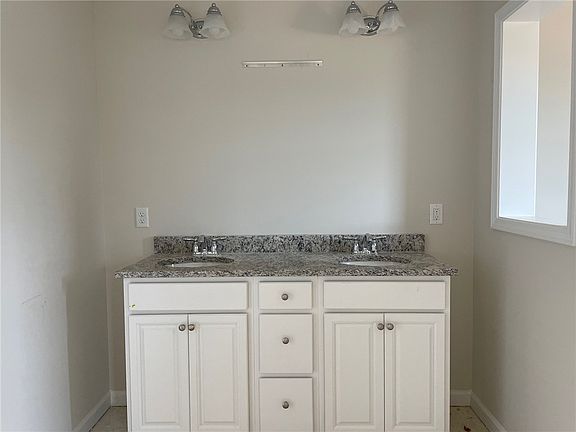 5th image of 136 Callongton Dr