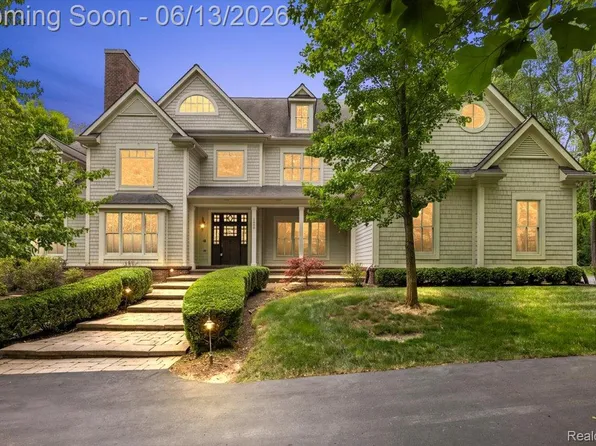 1600 S Hickory Ridge Trl, Milford, MI 48380