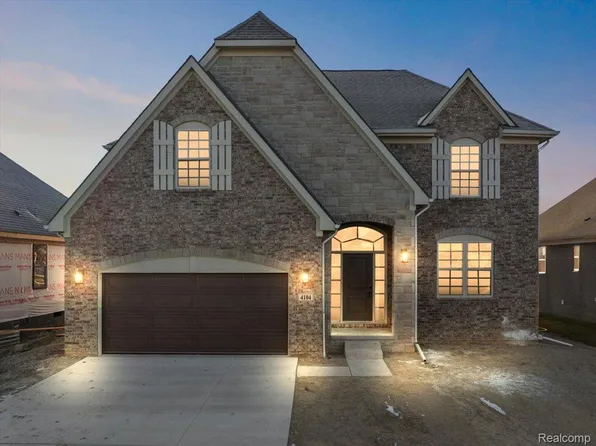 4060 Blossom Dr, Sterling Heights, MI 48314