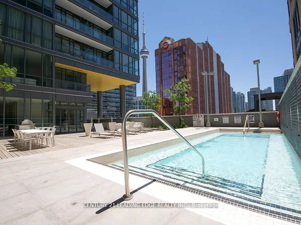 8 Charlotte St #405, Toronto, ON M5V 0K4