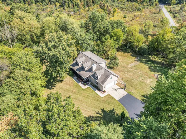 11785 Willow Cove Dr, Dowling, MI 49050