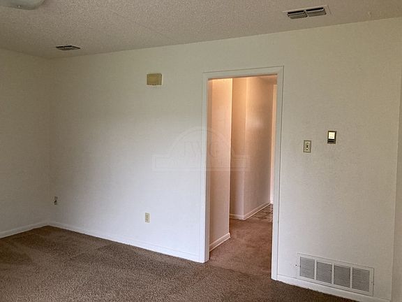5th image of 926 Willowbrook St