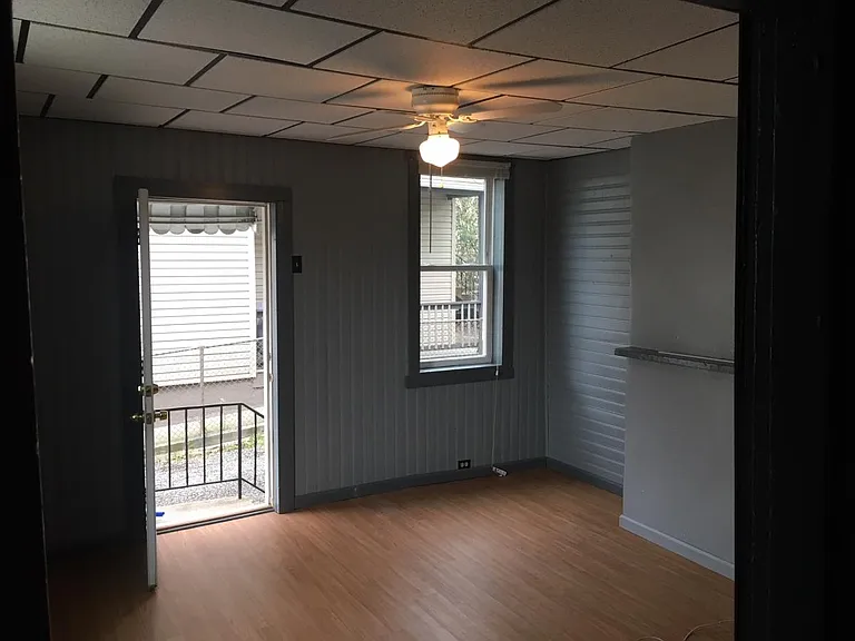 327 Farley Way — Photo 4