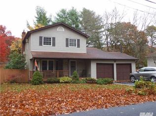 9 Park Ave, Ronkonkoma, NY 11779