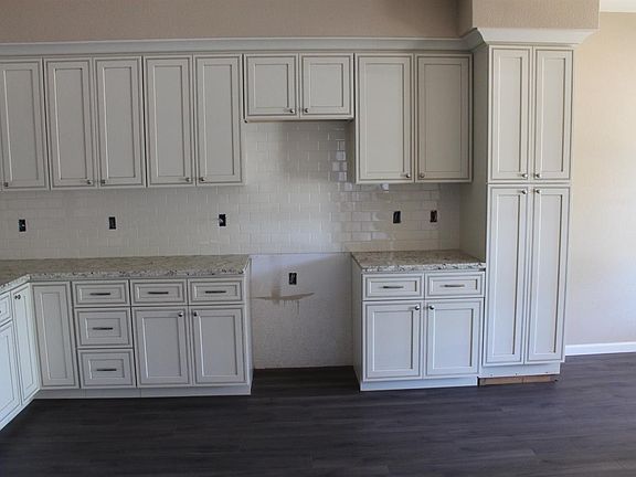 2nd image of 125 W Elm St