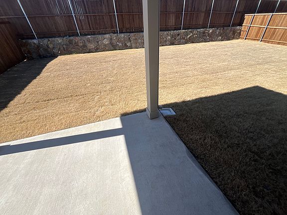 4th image of 750 Jupe Way