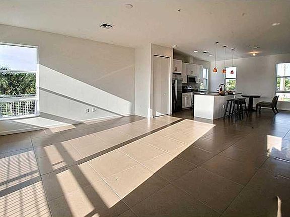 5th image of 4331 NE 1st Terrace #6