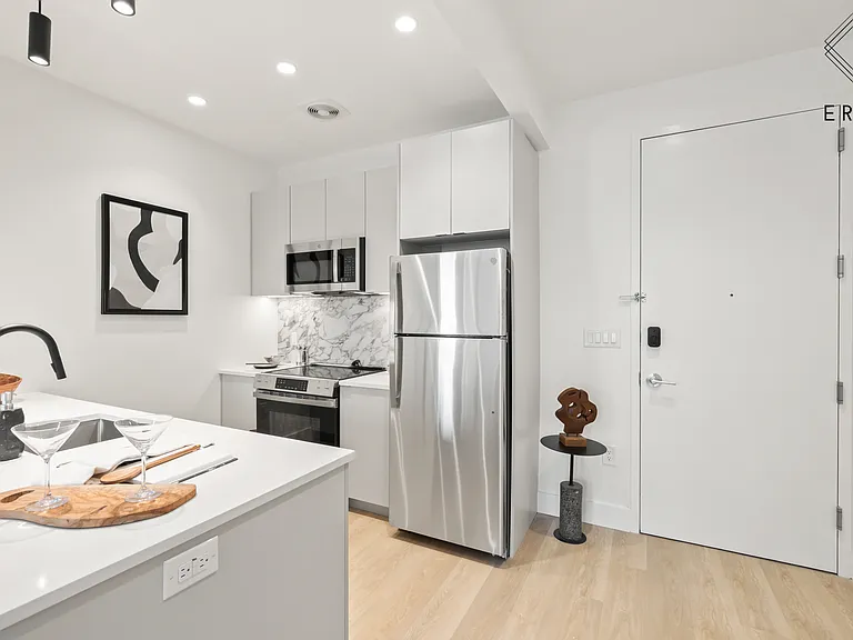 354 E 28th St #4A — Photo 33