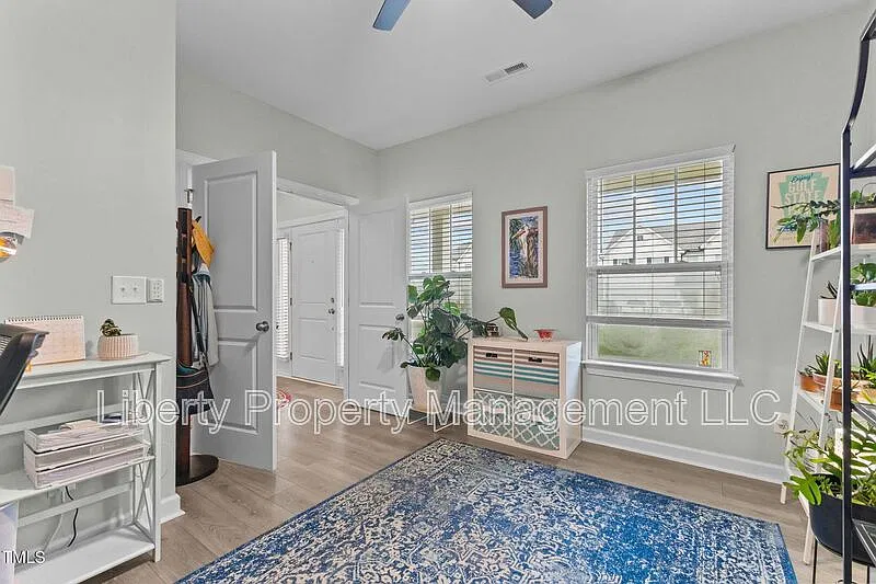 4 bed, 2.5 bath, 2875 sqft, $2,100 — Photo 3
