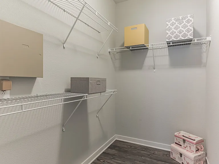 West Woods Apartments — Photo 31
