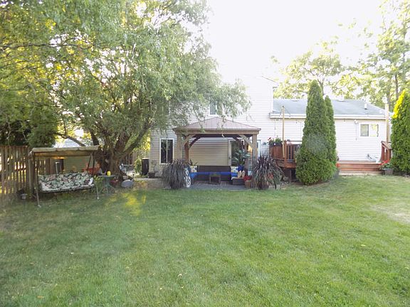 2nd image of 2071 Oriole Ln