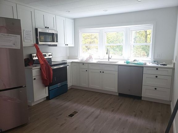 4th image of 53 Gulbankian Dr