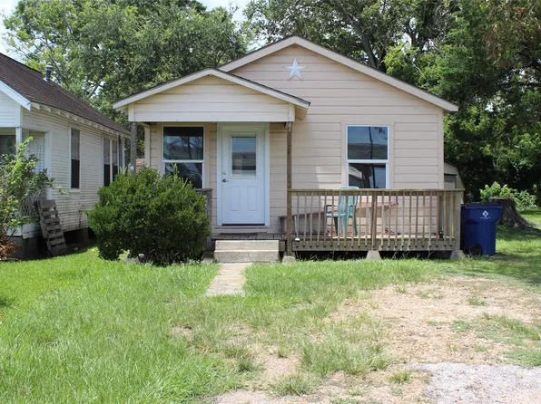 622 S Hancock St, Angleton, TX 77515