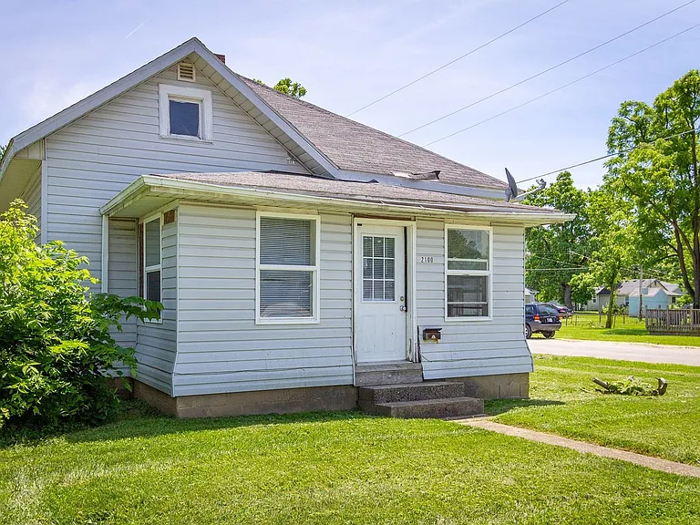 2100 N Ball Ave — Photo 9
