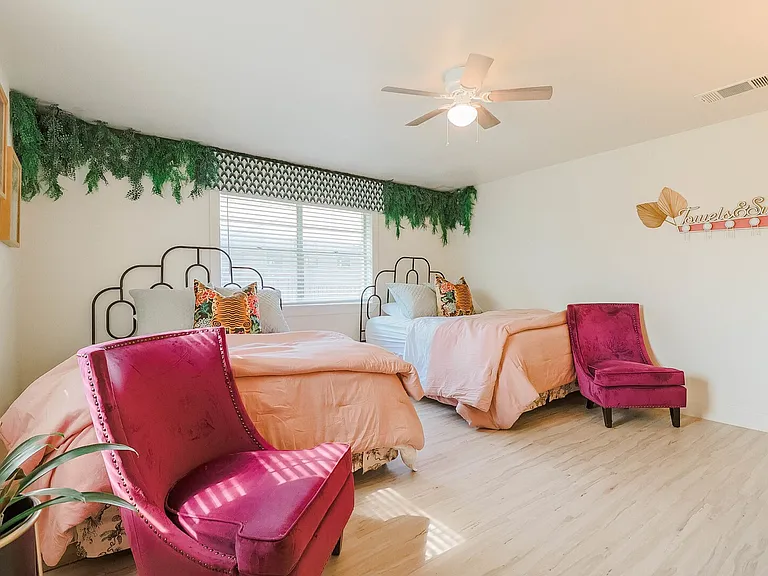 Pecan Creek Dr — Photo 23