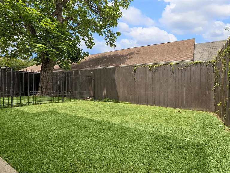 2309 McIlhenny St — Photo 6