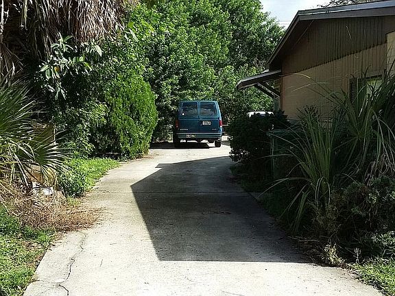 Driveway runs full length