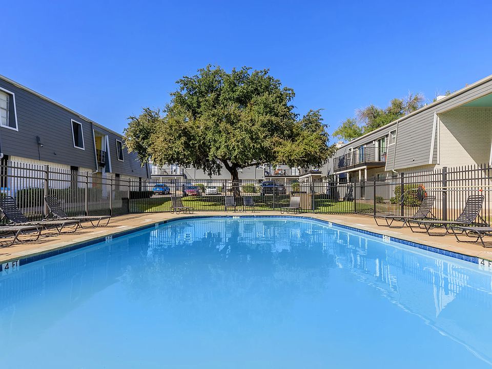 2nd image of 4151 SW Loop 820 #4158