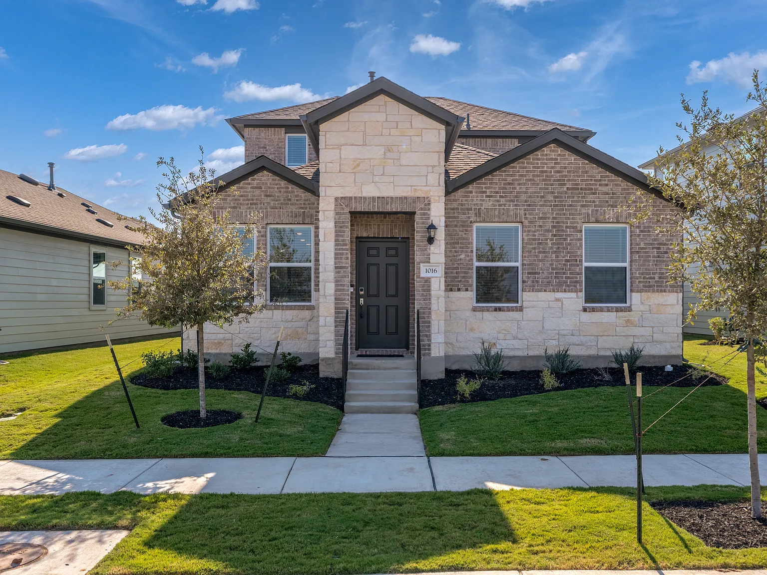 4 bed, $4,500 — Photo 1