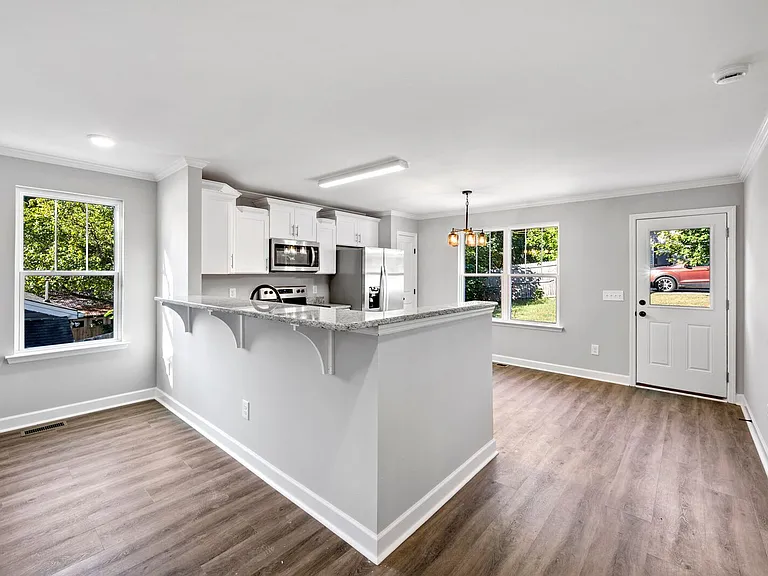 222 Pitts Ave — Photo 2