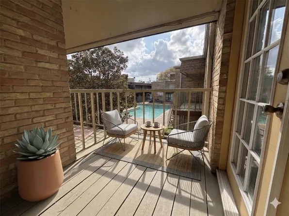 5930 Birchbrook Dr APT 204, Dallas, TX 75206