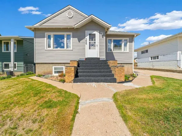 350 S 4th St SW, Medicine Hat, AB T1A 4E6