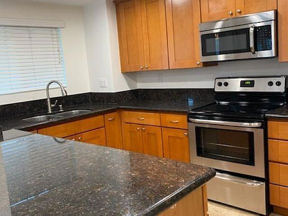 4th image of 546 Via De La Valle Unit H