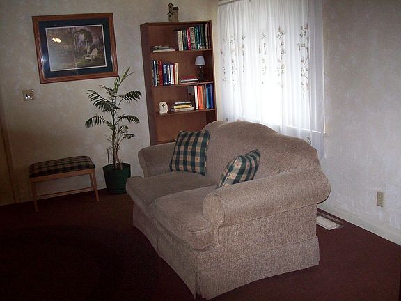 5th image of 364 E Carpenter Dr