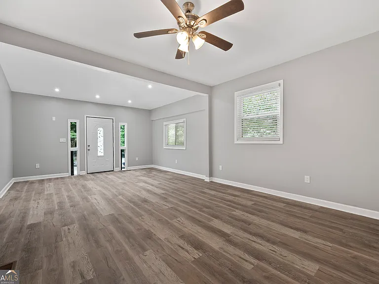 1126 Briarcliff Pl NE #2 — Photo 3