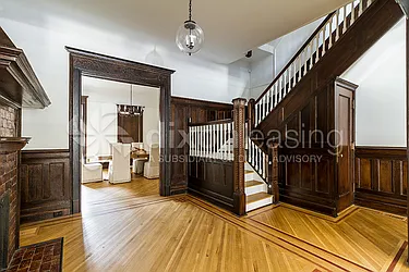 Rented by Dixon Advisory USA Inc.