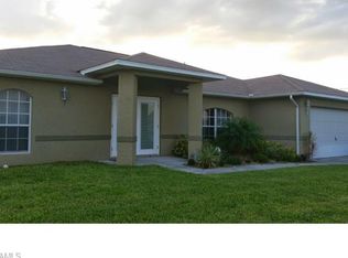 566 Pachman Cir, Lehigh Acres, FL 33974