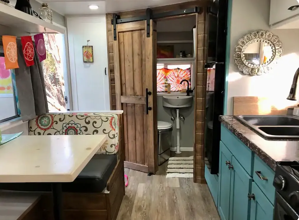 Studio, 160 sqft, $875 — Photo 3