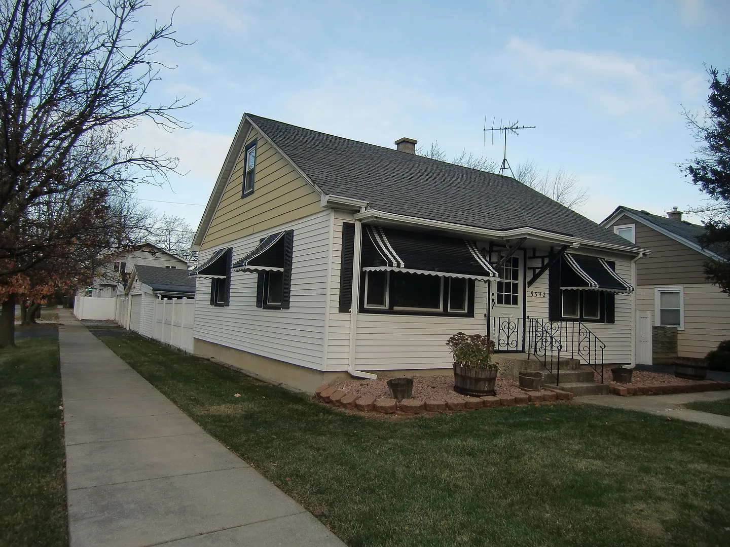 9542 Nashville Ave photo 1