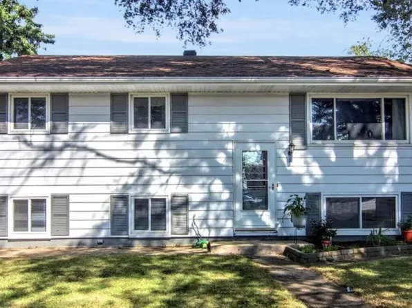 7829 Whitcomb St, Merrillville, IN 46410