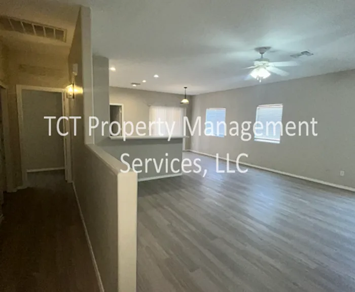 9136 W Cambridge Ave — Photo 4