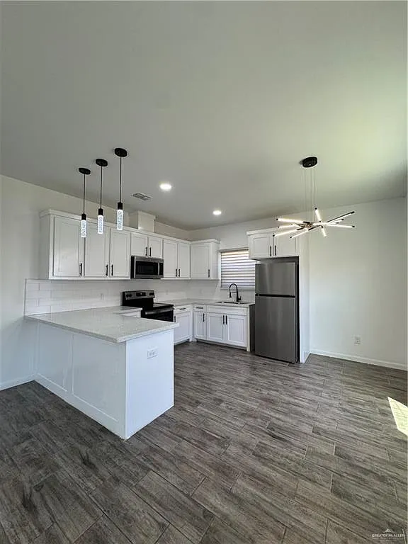 Building Photo - 5601 Ozark Ave #4