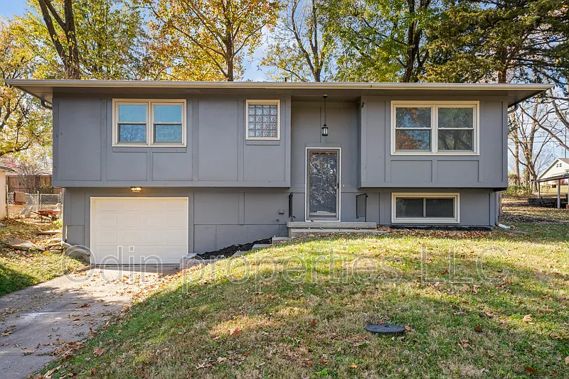 4 bed, 2.0 bath, 1450 sqft, $2,100 — Photo 1