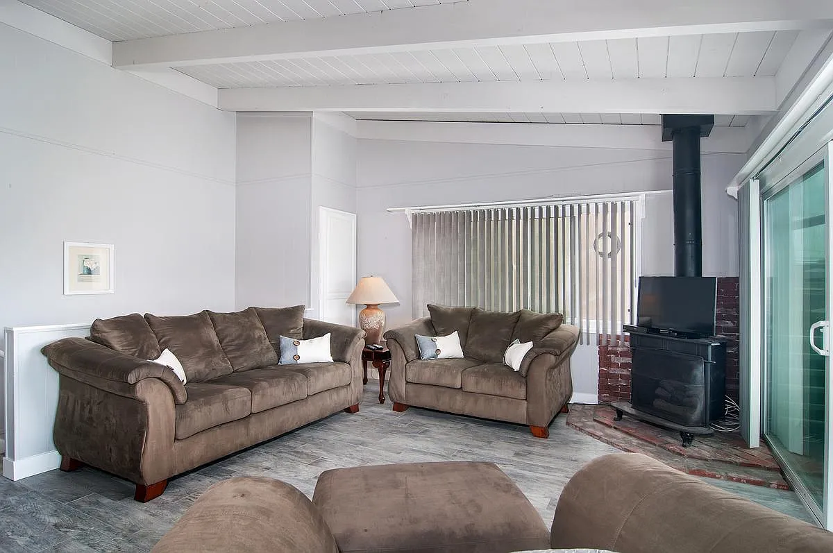 2 bed, 1100 sqft, $4,500 — Photo 3
