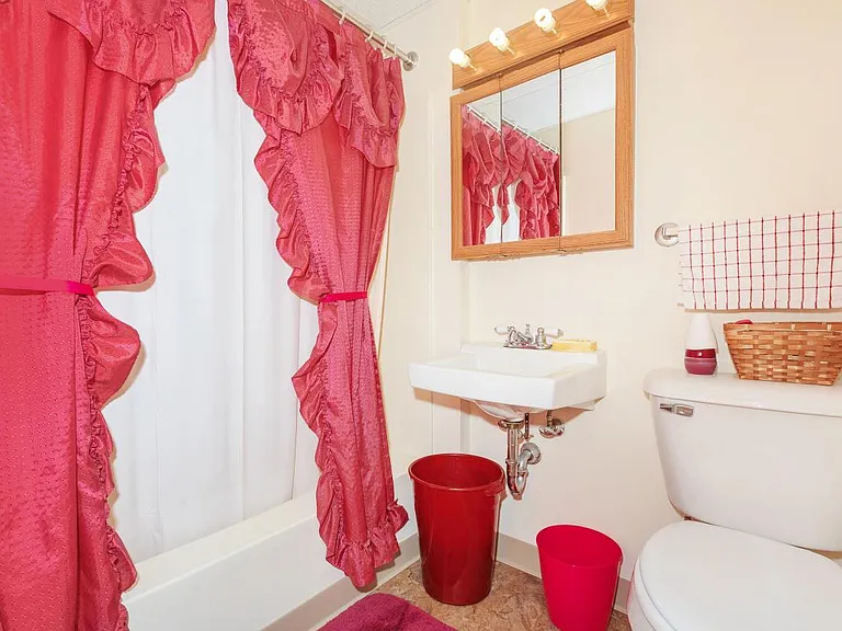 Pleasant View Manor — Photo 12