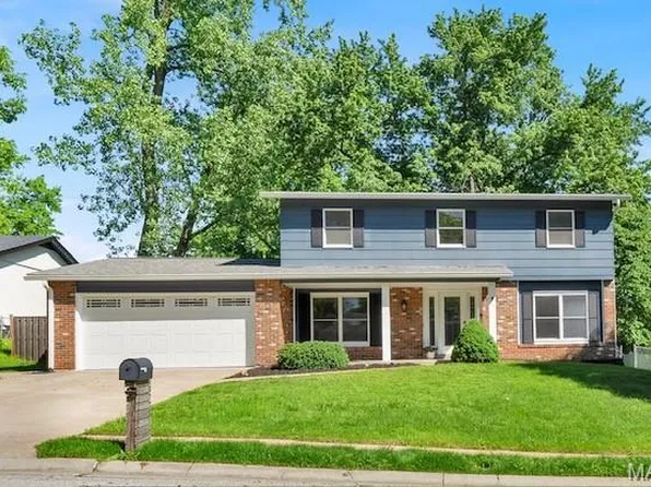 821 Laurel Ln, Saint Charles, MO 63301