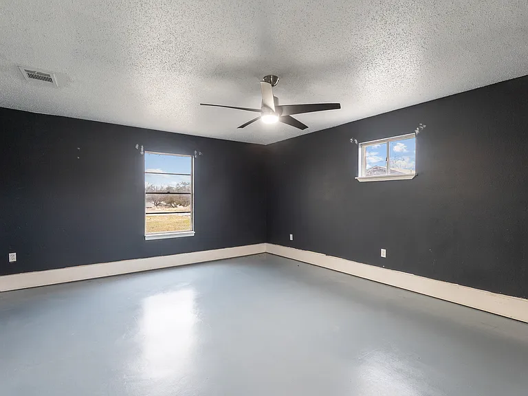 400 N River Oaks Dr — Photo 16