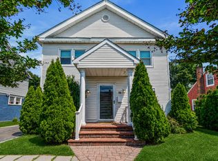 16 North St, Glen Cove, NY 11542