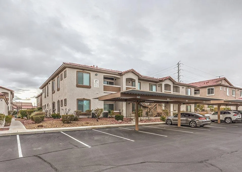 2305 W Horizon Ridge Pkwy #1721