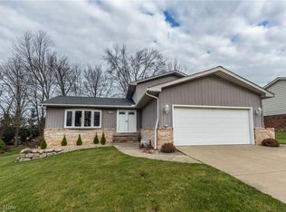 4902 Sassafras Dr, Parma, OH 44129
