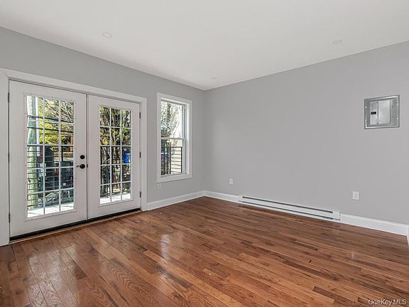 4th image of 588 Van Nest Avenue