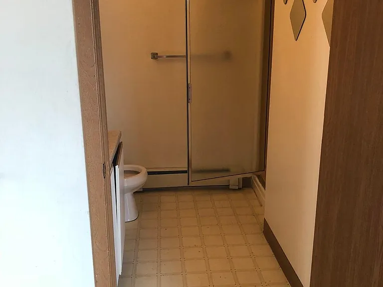 320 E Burlington St #10 — Photo 6