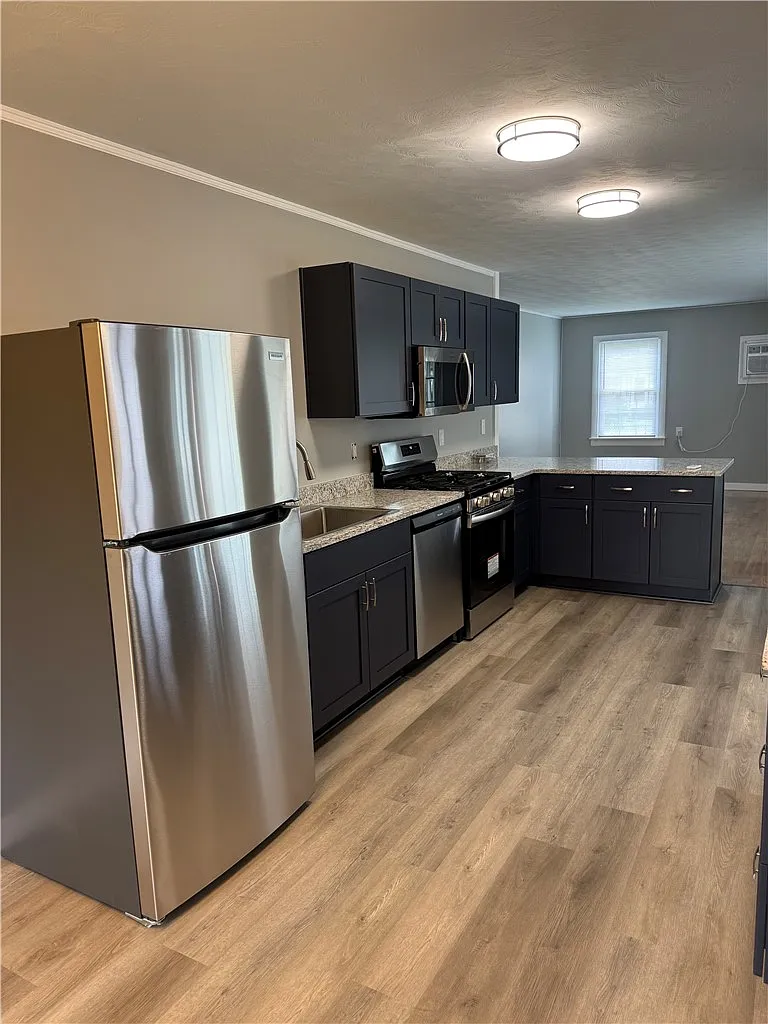 3 bed, 1.5 bath, 1196 sqft, $1,750 — Photo 4