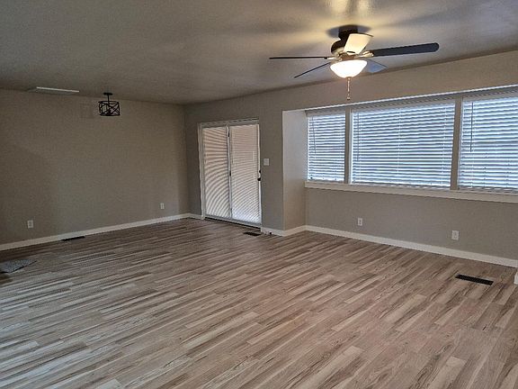 4th image of 28020 E 17th St