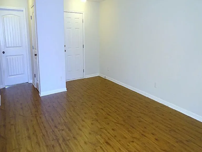 157 Danbury Ln — Photo 2